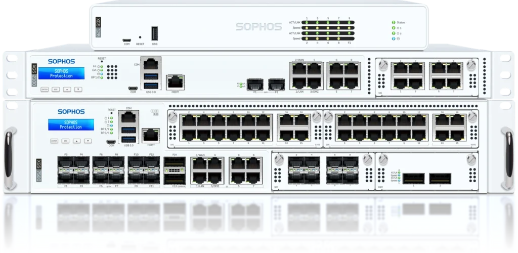 XG, SG oder XGS? Bei Sophos zählt das genaue Modell und Betriebssystem 3 Sophos XGS 128, XGS 2100 und XGS 7500 in der Frontansicht.